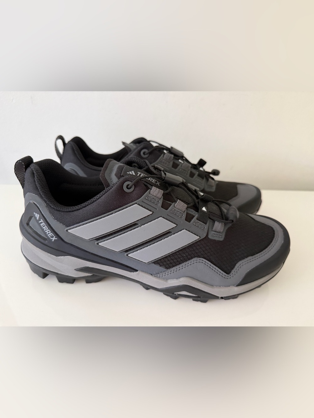NWOB ADIDAS Terrex Skychaser Gore-Tex Hiking Shoes Size 9 Women's